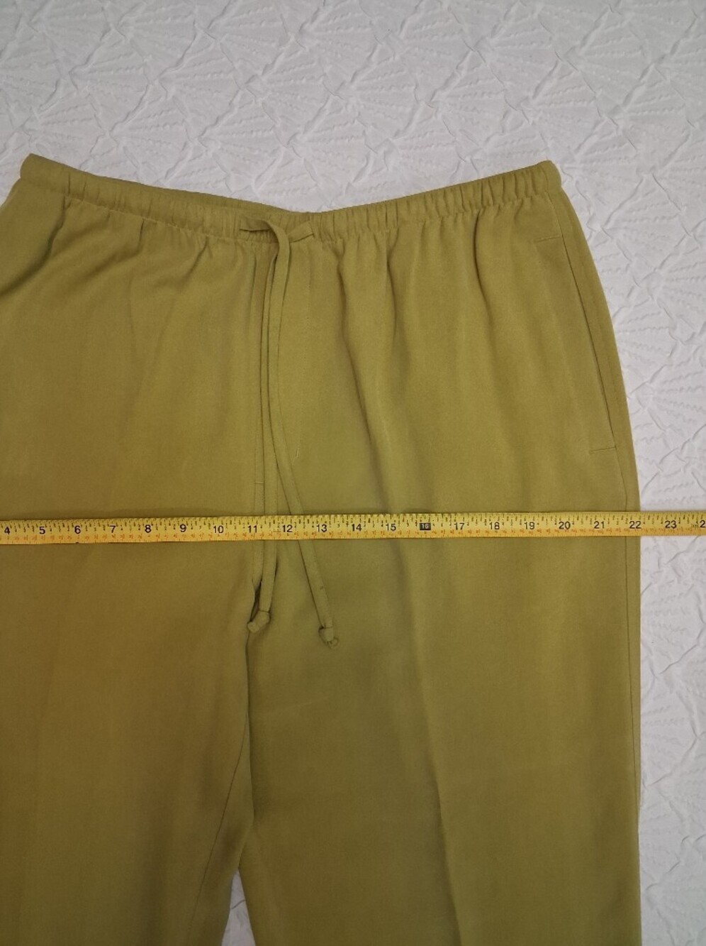 Tommy Bahama Olive Drawstring Cropped Capri Pants - Picture 16 of 17